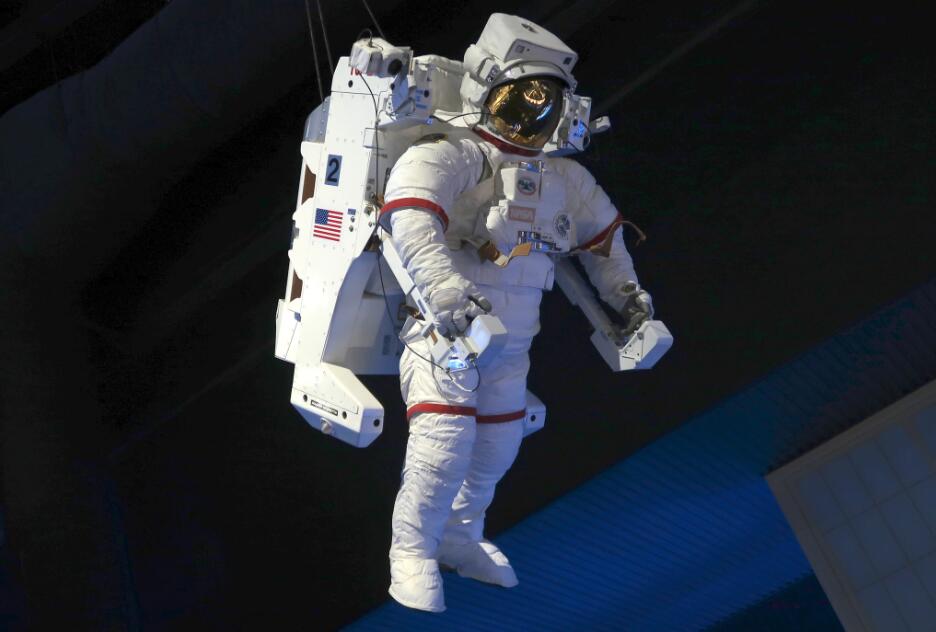 What should astronauts do if an epidemic breaks out in space?