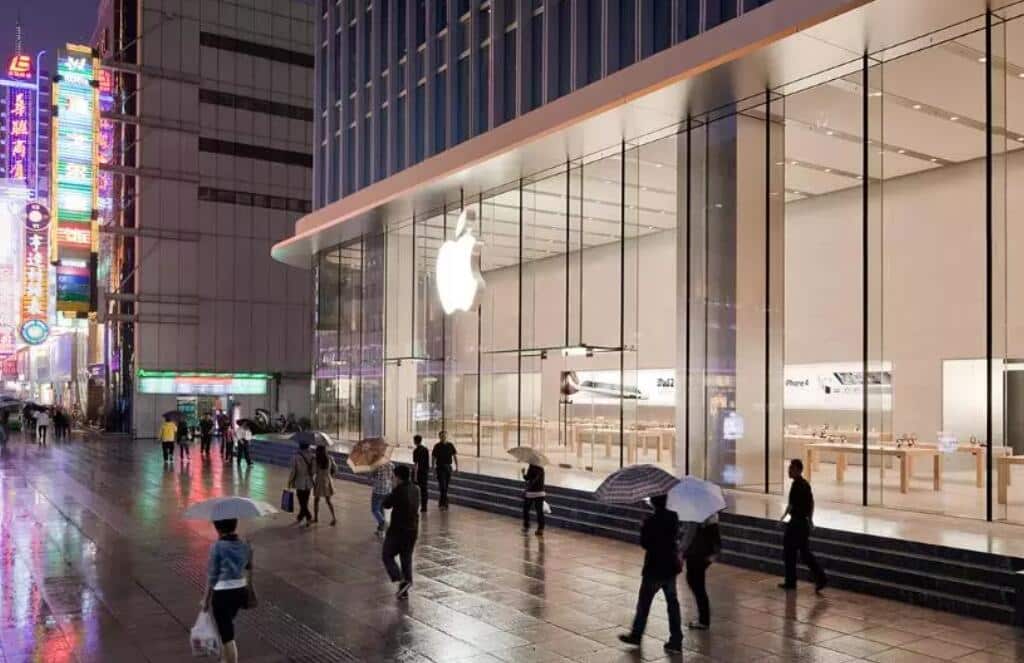 Apple reopens all its retail stores in China