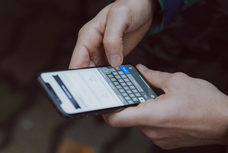 Global smartphone shipments set to drop 15% this year as Huawei, Samsung lower targets