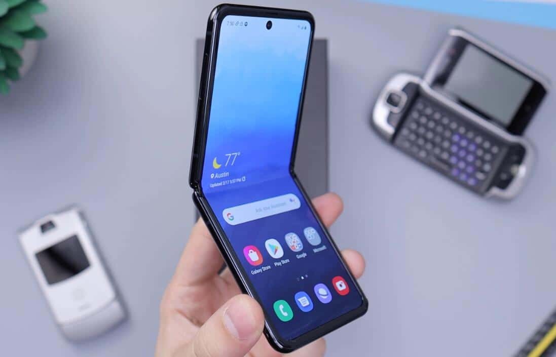 Global smartphone shipments down 17% in Q1, report says