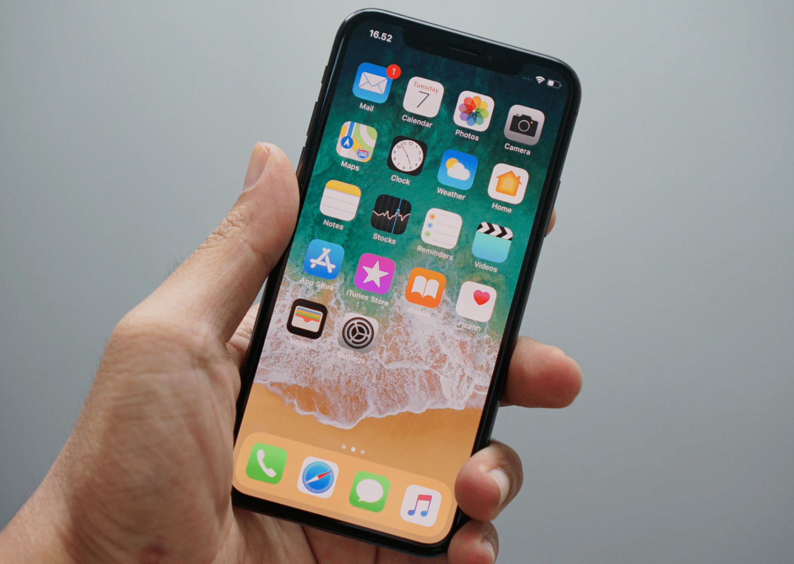 Apple drops BOE from iPhone 12 series OLED screen suppliers, report says