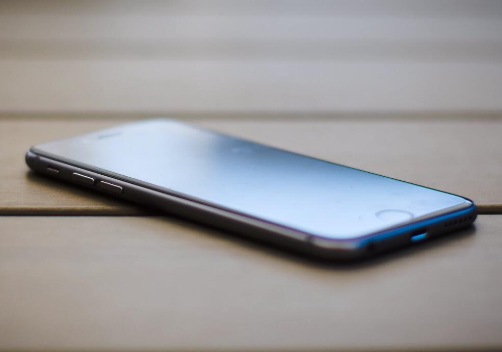 Global smartphone shipments down 15.6% in Q1, Counterpoint data shows