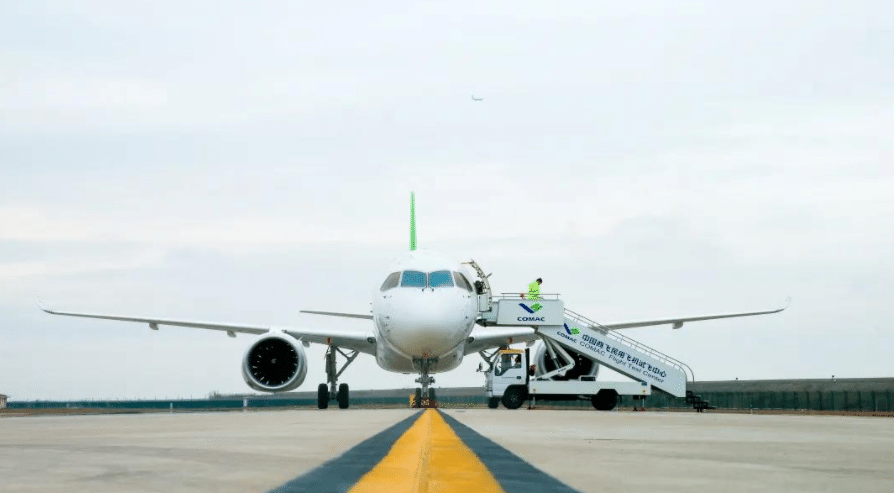 China-made C919 large passenger aircraft receives first contract-CnTechPost