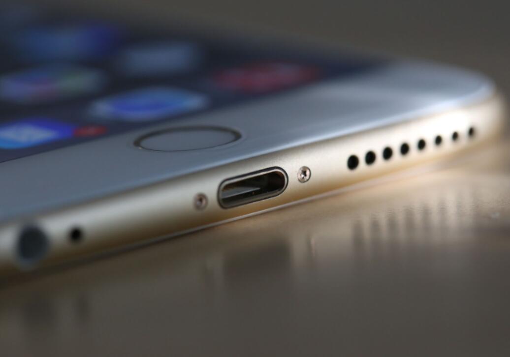 European lawmakers consider unified interface for all phones, Apple is the only obstacle
