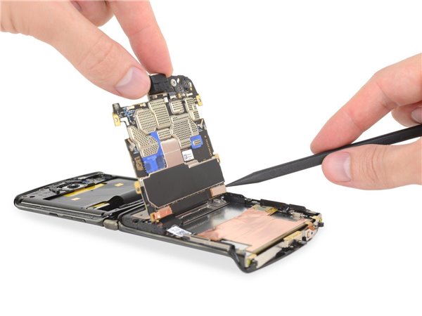 Teardown reveals the inside of the Motorola Razr-CnTechPost