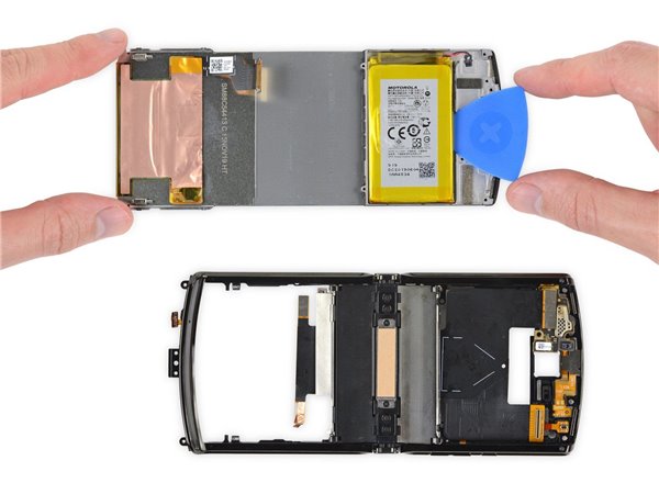 Teardown reveals the inside of the Motorola Razr-CnTechPost