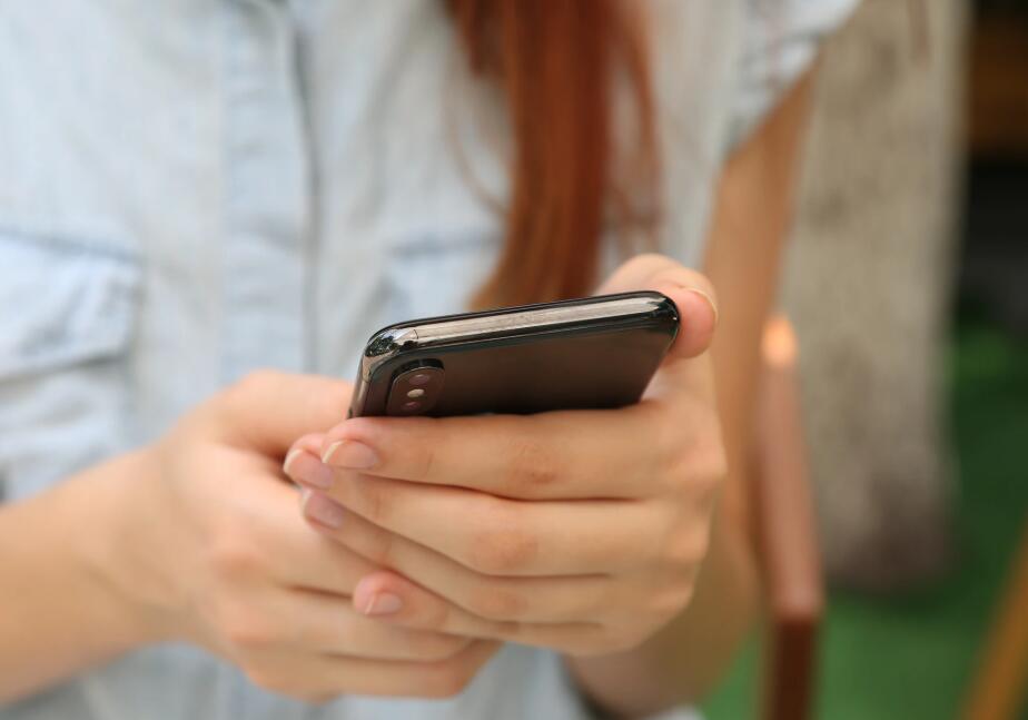 China mobile phone shipments set to decline 30% in Q1, says IDC